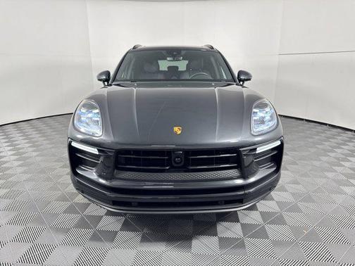 2026 Porsche Macan AWD