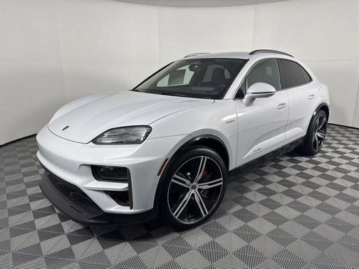 2025 Porsche Macan Turbo