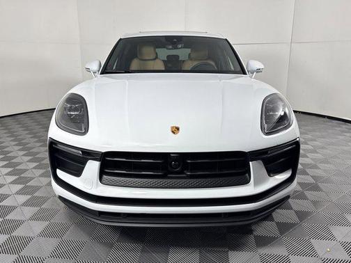 2026 Porsche Macan AWD