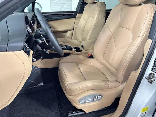 2026 Porsche Macan AWD