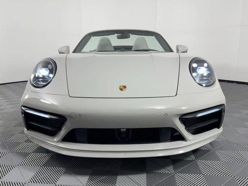 2022 Porsche 911 Carrera GTS