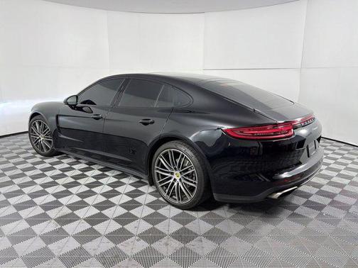 Chalk 2018 Porsche Panamera 4
