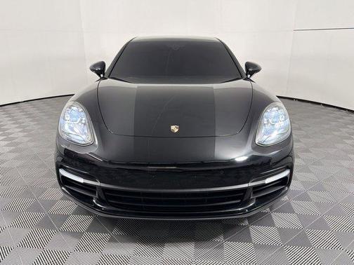 Chalk 2018 Porsche Panamera 4