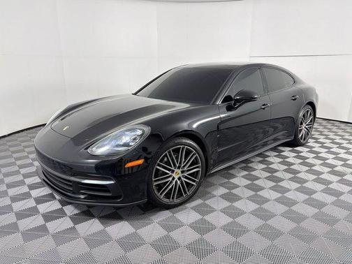 Chalk 2018 Porsche Panamera 4