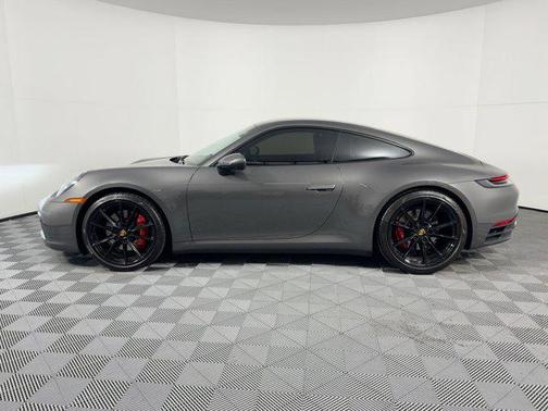 2022 Porsche 911 Carrera 4 GTS