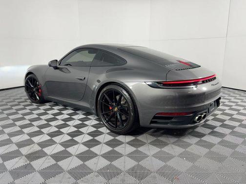 2022 Porsche 911 Carrera 4 GTS