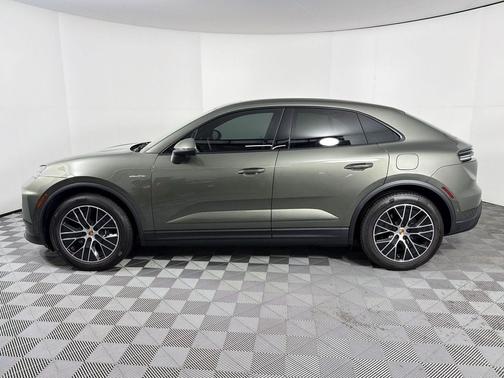 Aventurine Green Metallic 2026 Porsche Macan Macan Electric
