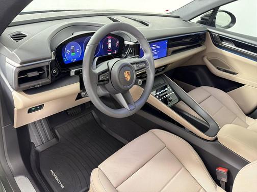 Aventurine Green Metallic 2026 Porsche Macan Macan Electric