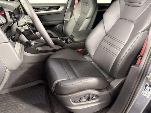 Vanadium Grey Metallic 2026 Porsche Cayenne S
