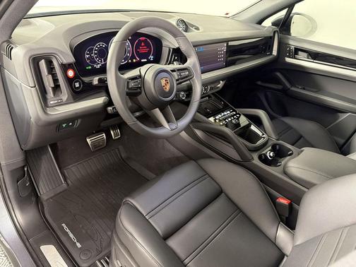 Vanadium Grey Metallic 2026 Porsche Cayenne S