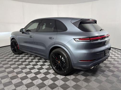 Vanadium Grey Metallic 2026 Porsche Cayenne S