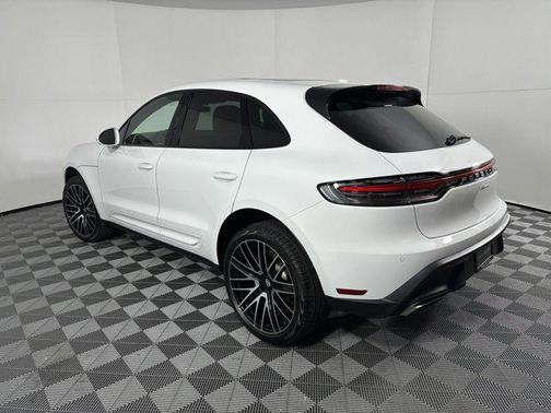 2025 Porsche Macan AWD