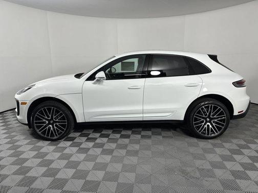 2025 Porsche Macan AWD