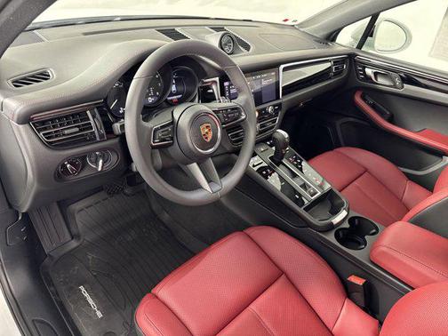 2025 Porsche Macan AWD