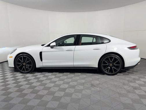 2022 Porsche Panamera RWD