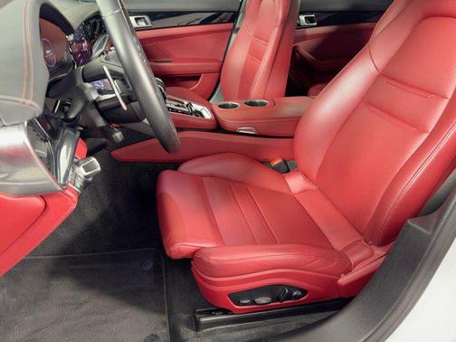 2022 Porsche Panamera RWD