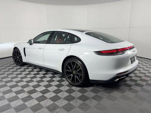 2022 Porsche Panamera RWD