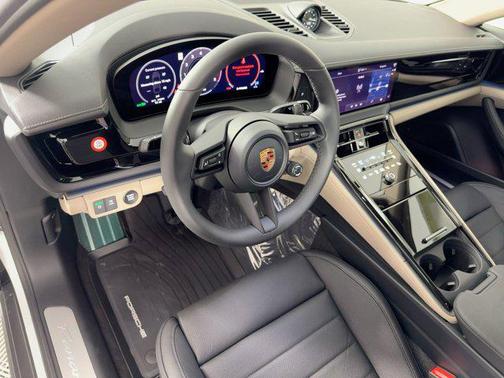 2026 Porsche Panamera 4