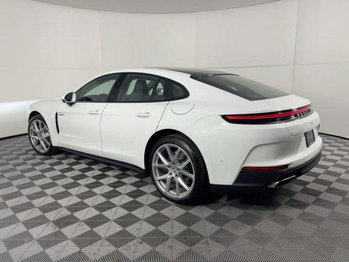 2026 Porsche Panamera 4