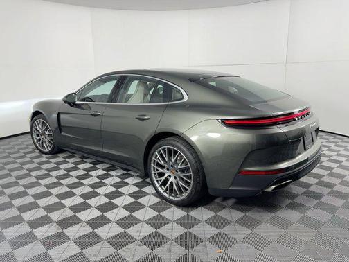 2026 Porsche Panamera RWD