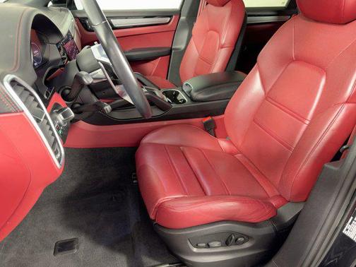 2022 Porsche Cayenne Platinum Edition