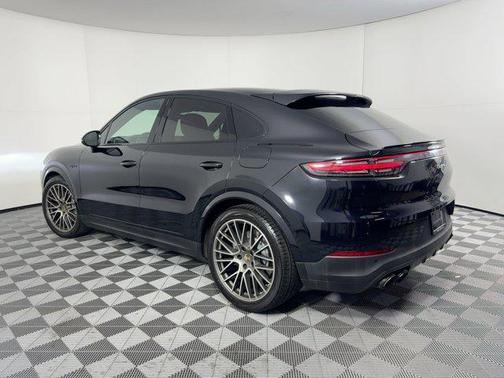 2022 Porsche Cayenne Platinum Edition