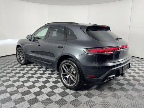 2025 Porsche Macan AWD