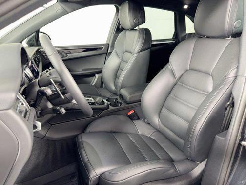 2025 Porsche Macan AWD