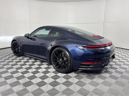 2022 Porsche 911 Carrera
