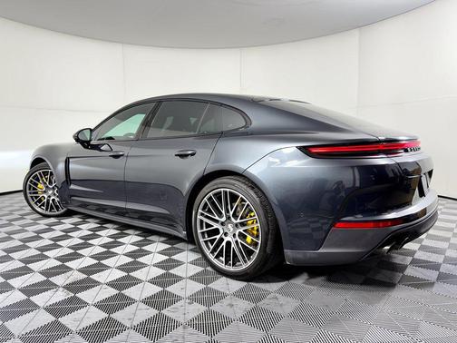 Volcano Grey Metallic 2024 Porsche Panamera Panamera ()