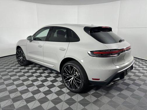 2025 Porsche Macan AWD