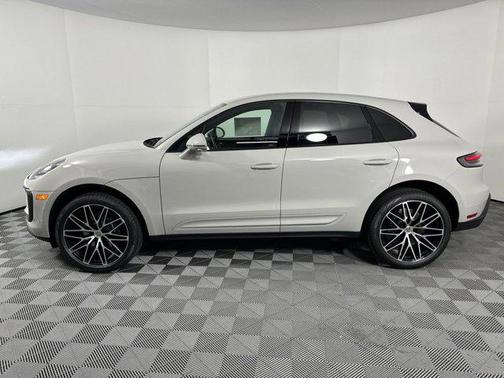 2025 Porsche Macan AWD