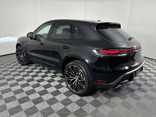 2025 Porsche Macan AWD