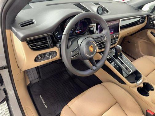 2026 Porsche Macan AWD