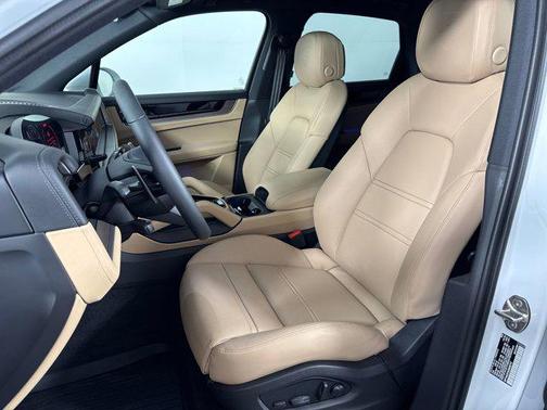 2025 Porsche Cayenne AWD