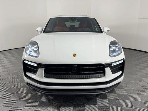 2026 Porsche Macan AWD