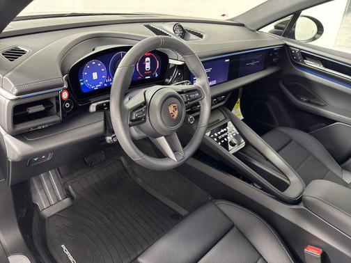 2025 Porsche Macan 4