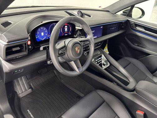 2025 Porsche Macan 4