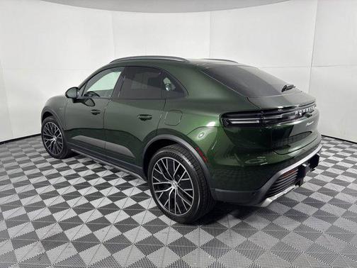 2025 Porsche Macan 4