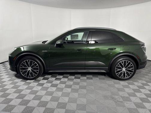 2025 Porsche Macan 4