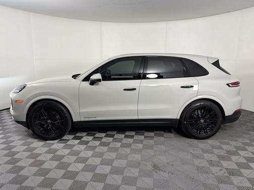 Chalk 2026 Porsche Cayenne Cayenne