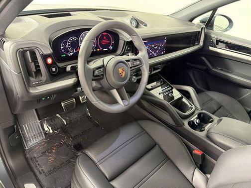 Vanadium Grey Metallic 2026 Porsche Cayenne S