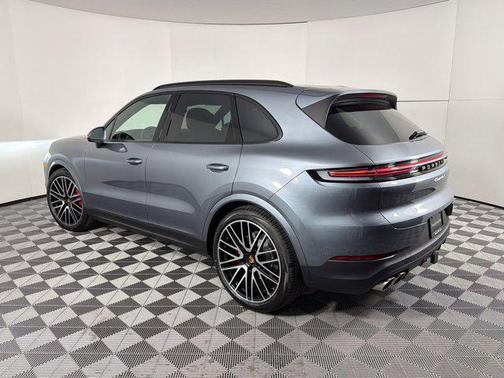 Vanadium Grey Metallic 2026 Porsche Cayenne S