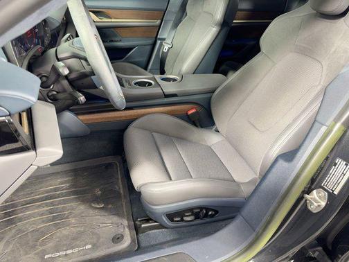 2022 Porsche Taycan GTS