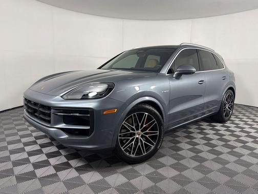 Vanadium Grey Metallic 2026 Porsche Cayenne Cayenne S E-Hybrid