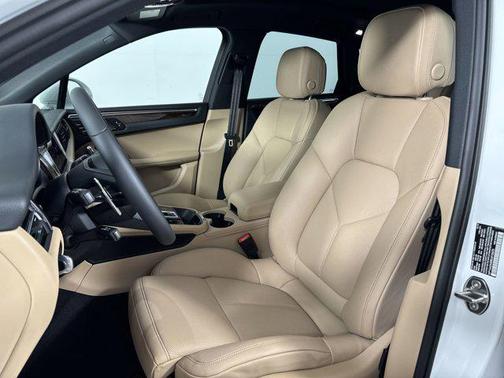 2025 Porsche Macan AWD