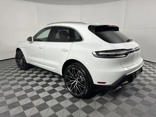 2025 Porsche Macan AWD