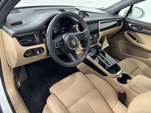 2025 Porsche Macan AWD