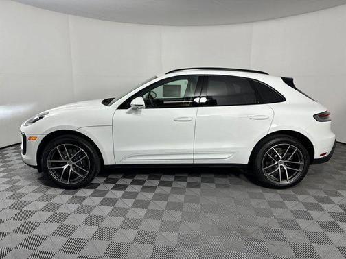 2025 Porsche Macan AWD