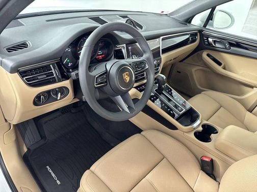 2025 Porsche Macan AWD